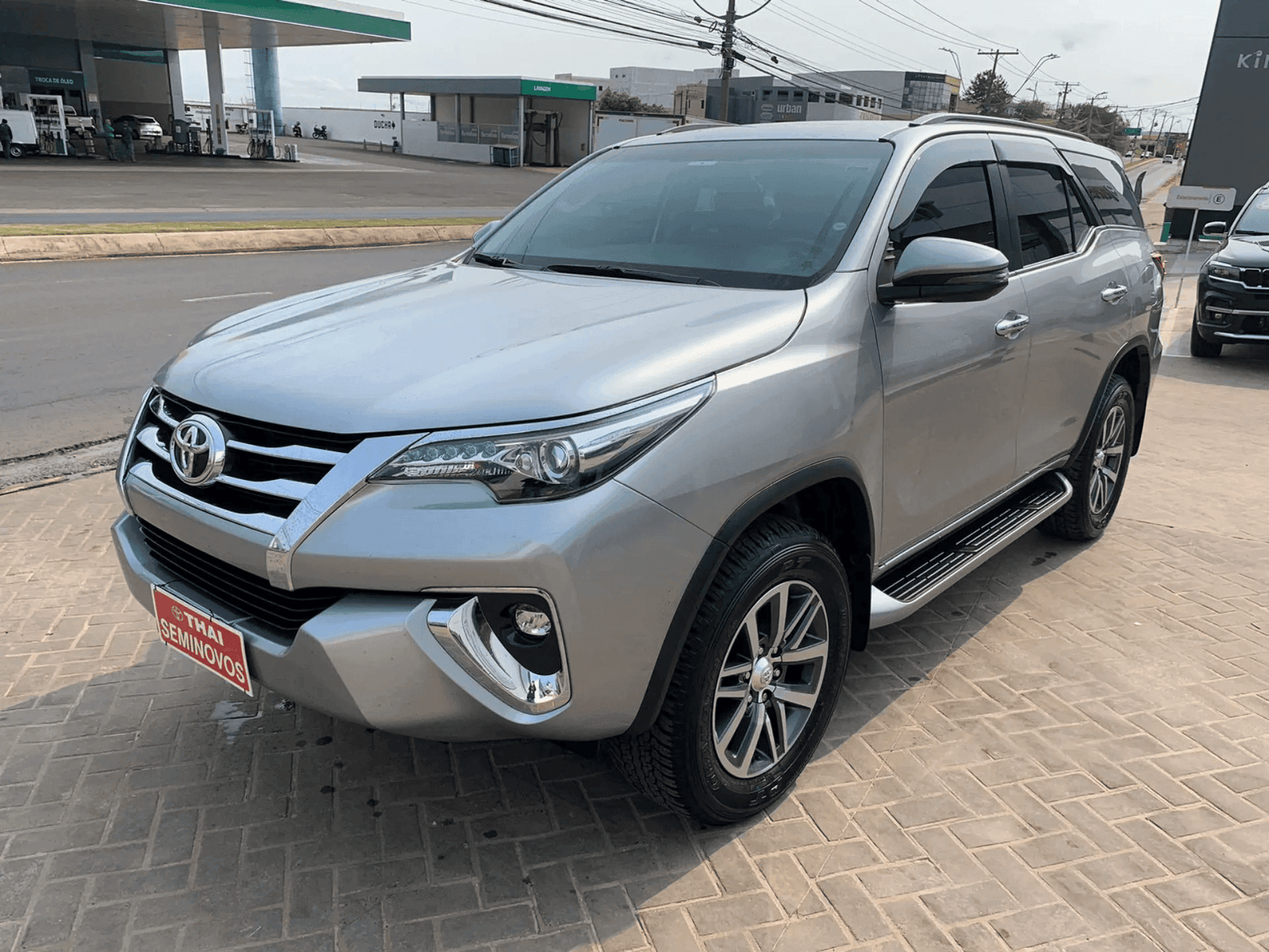 Leia mais sobre o artigo TOYOTA HILUX SW4 2.8 SRX 7 LUGARES 16V TURBO INTERCOOLER 4P